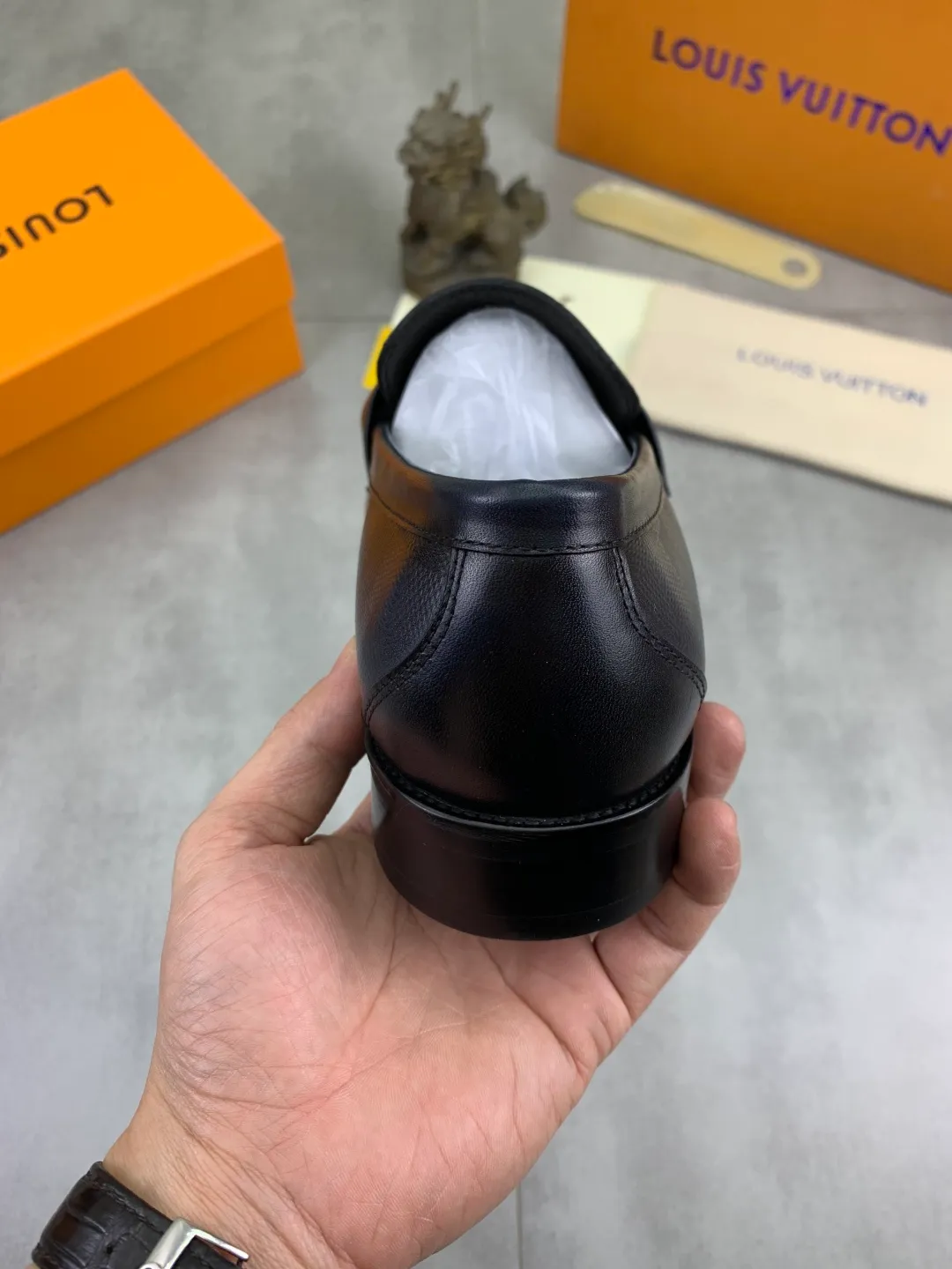 Men's men's shoes 💰P520 New style 💶[LOUIS VUITTON] Water-dyed Niuli Original order New style 🍀LV Louis Vuitton *——Top version of LV classic leather shoes! Made of imported original calfskin, original leather side strips and wear-resistant high-end rubber outsole! High quality products! Color: Black optional Size: 39-44 (45 customized)